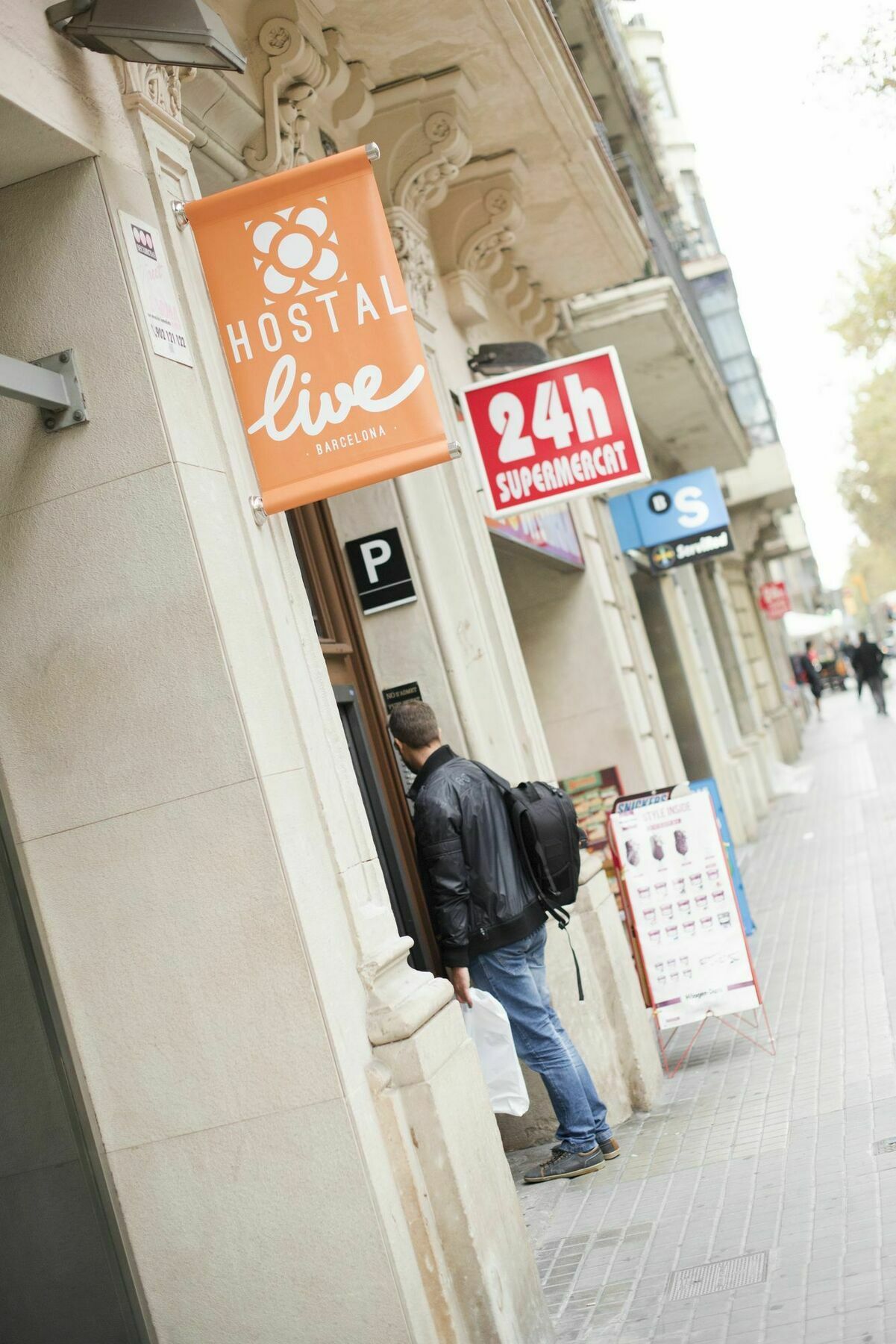 Hostal Live Barcelona Exterior photo